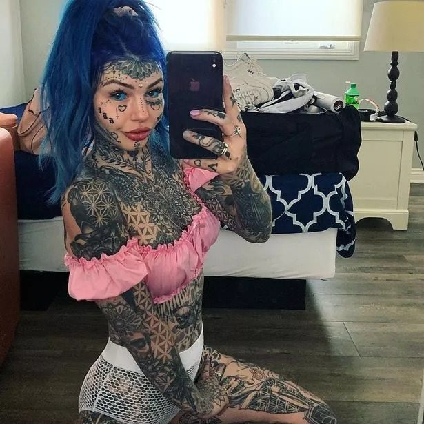 Augen tattoo geht schief: model erblindet fast – trotzdem lässt sie sich das auge wieder piercen ➤ Globenow.info