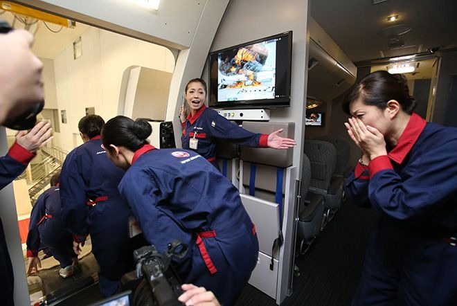 Jemand ist an Bord eines Flugzeugs gestorben. Sie werden schockiert sein, was mit ihm geschieht