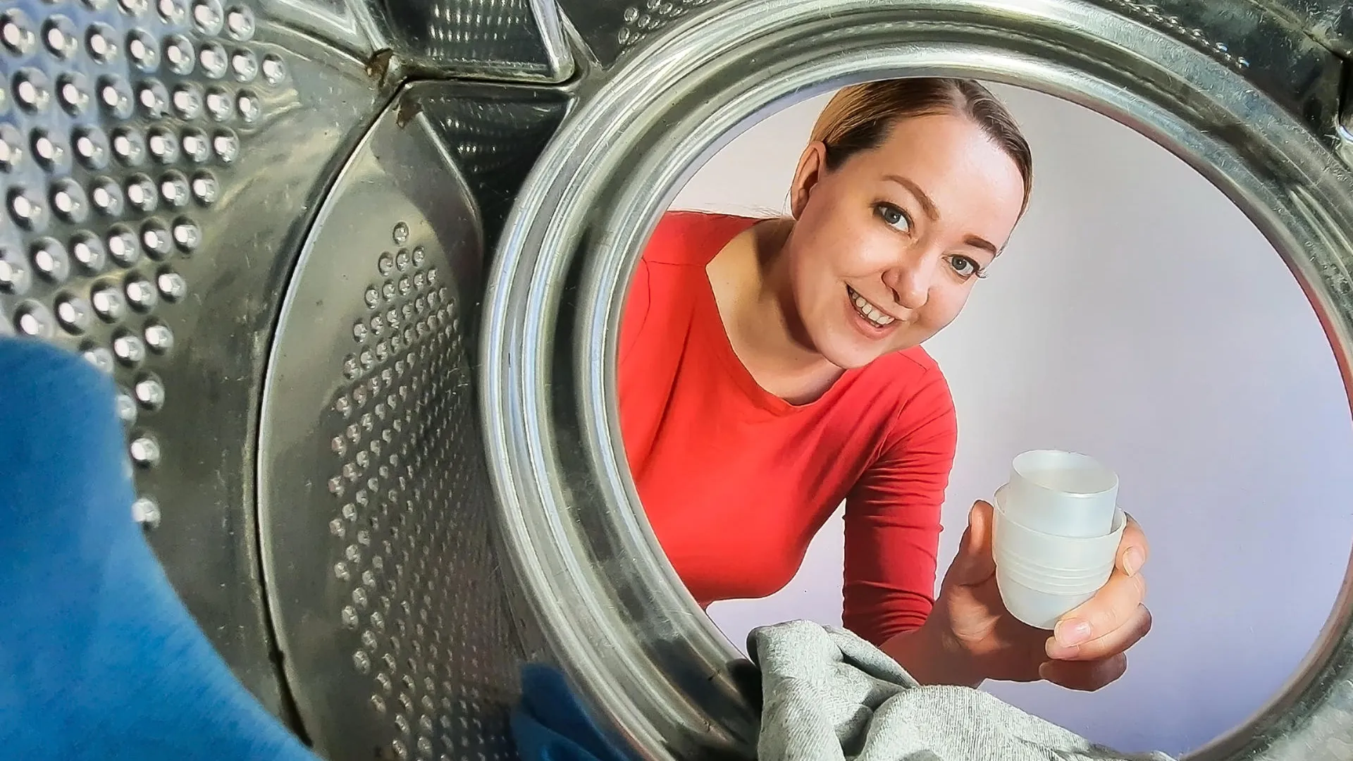 Schluss mit dem Kochen! Ein paar Löffel Waschmittel in die Trommel genügen, und Ihr Bett ist blitzsauber