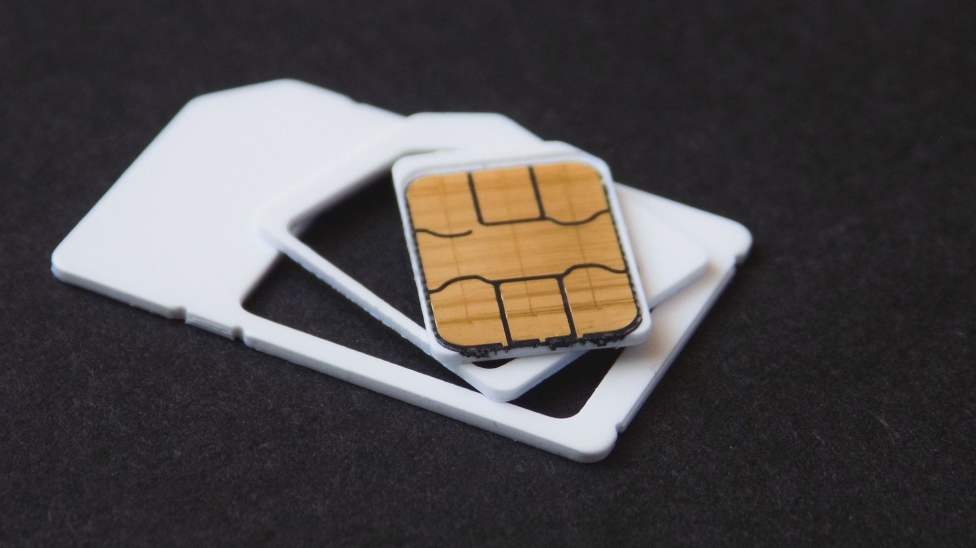 SIM-Karte ins Ladegerät stecken? Die Wahrheit hinter diesem viralen „Trick“