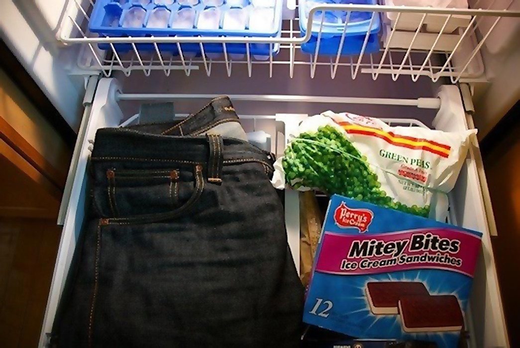 Sie legte eine Jeans über Nacht ins Gefrierfach und schaute, was am nächsten Morgen passierte ➤ Globenow.info