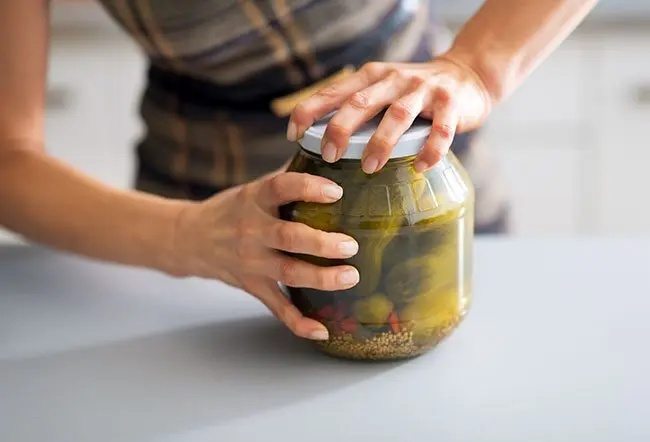 Warum das Essen von Gurken und das Trinken ihres Safts einen Monat lang Ihre Gesundheit verbessern kann