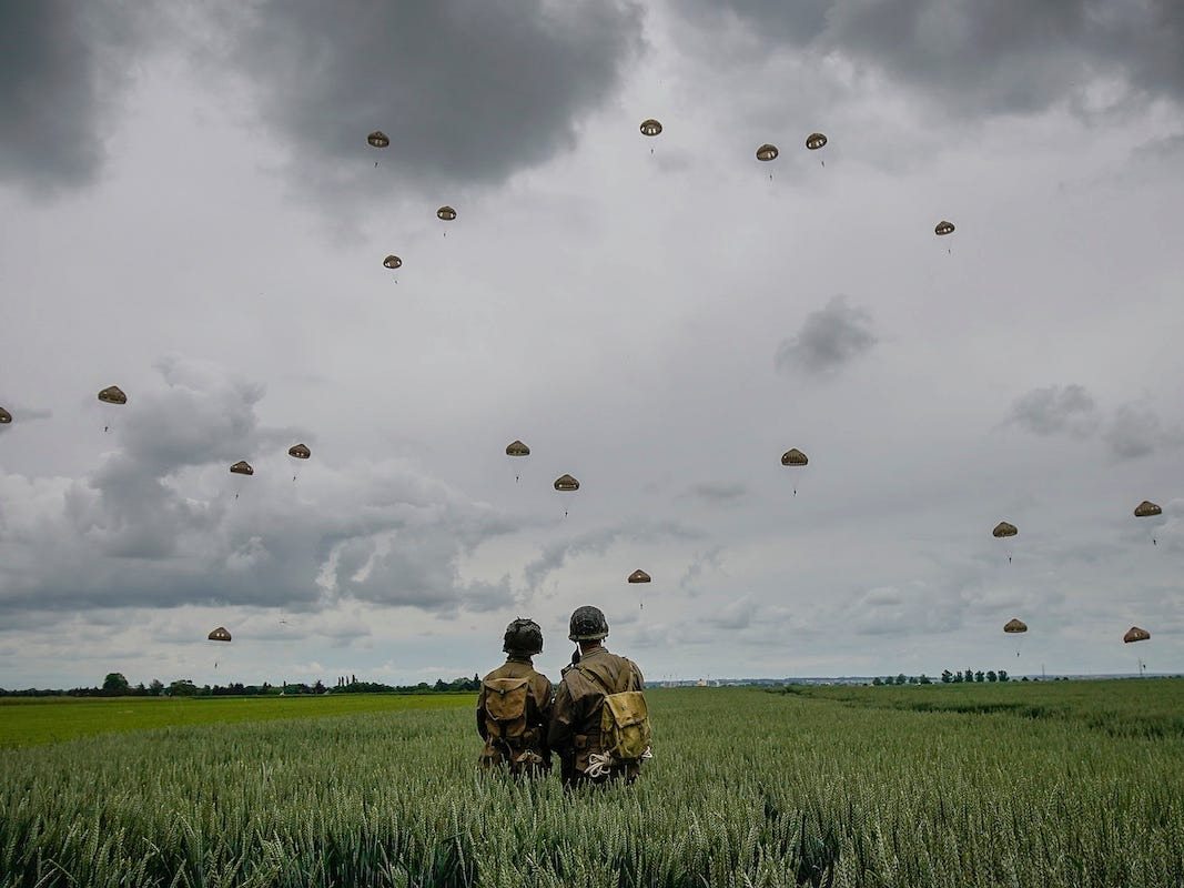 Am D-Day setzten die Alliierten Hunderte von falschen Fallschirmjägern ein… Was dann geschah, schockierte alle ➤ Globenow.info