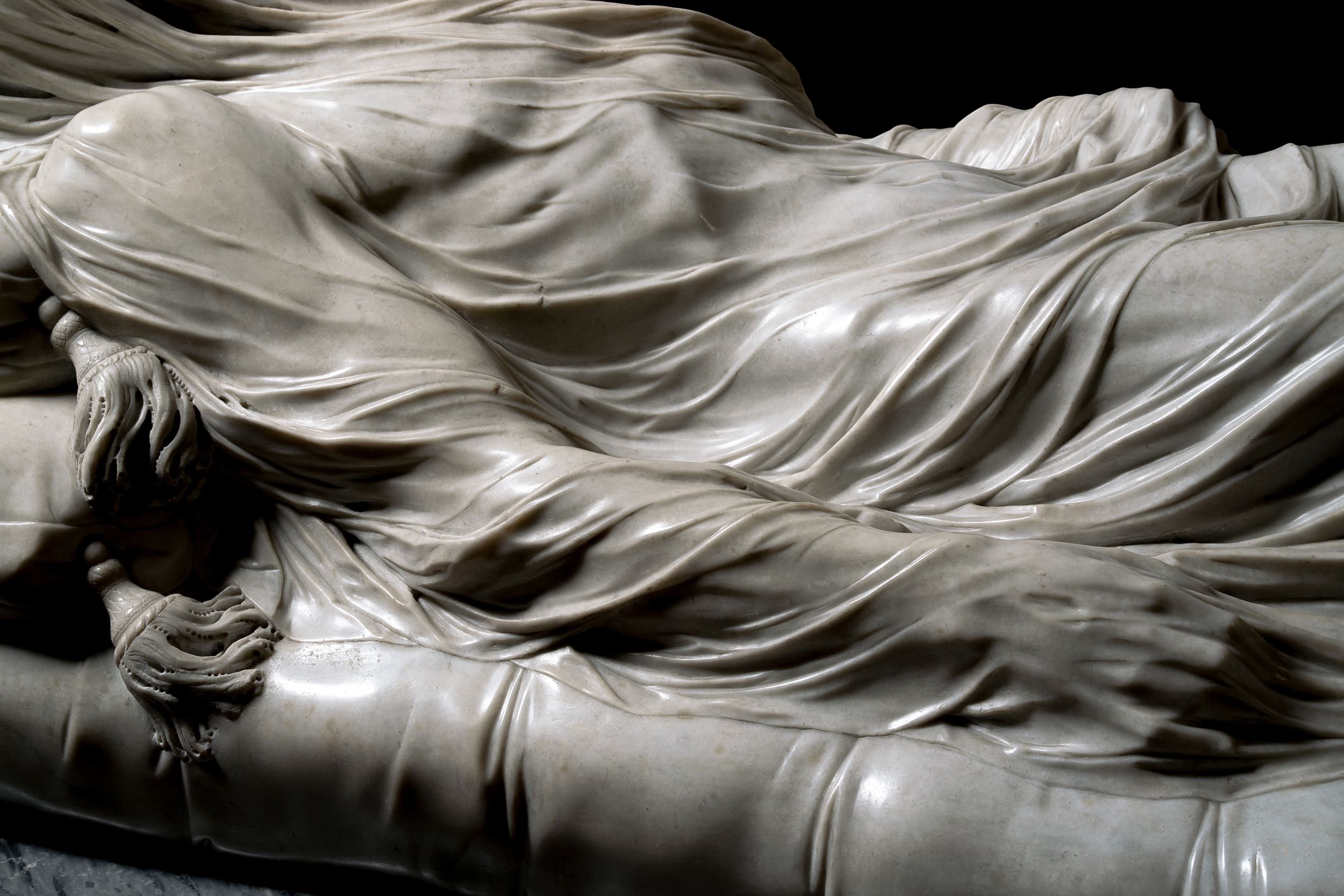 Es war ihr verboten, die Jesusstatue zu öffnen – der Fund im Inneren schockierte die ganze Gemeinde