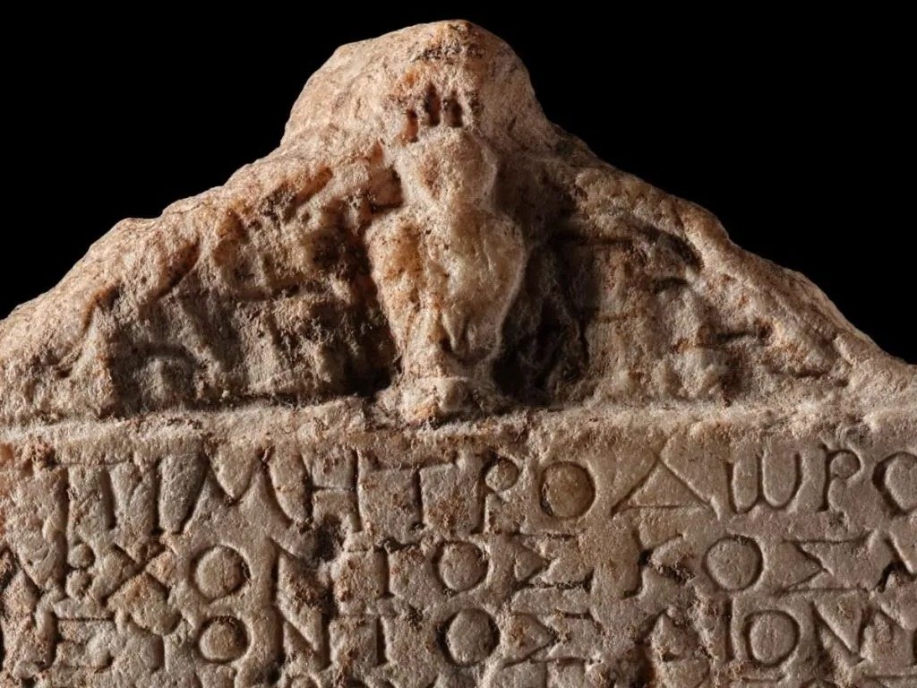 In den Niederlanden wurde eine fast 1900 Jahre alte römische Tontafel mit einem an die Götter gerichteten Fluch entdeckt