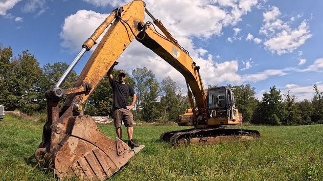 Ein 40-Tonnen-Bagger krachte auf etwas Vergrabenes – was darin gefroren war, ließ die Arbeiter verstummen ➤ Globenow.info